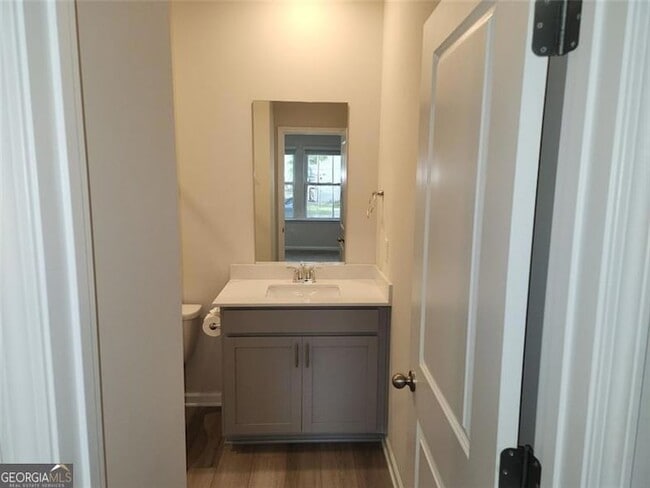 Building Photo - 235 Vly Oak Dr