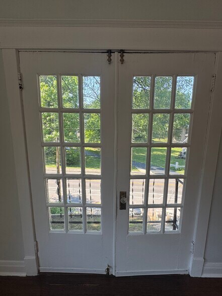 French doors open to overlook Castlewood Avenue - 1333 Castlewood Ave