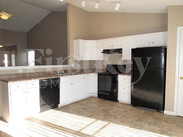 Building Photo - 10235 Lone Wolf Dr