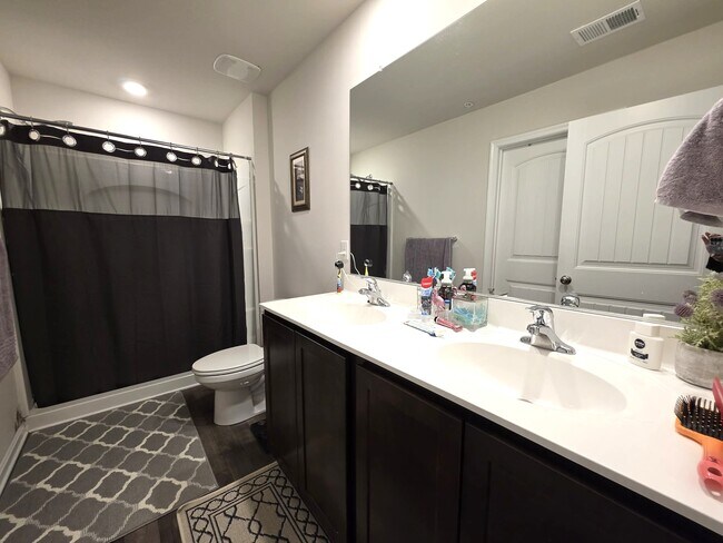 Building Photo - 407 Stream Valley Ct