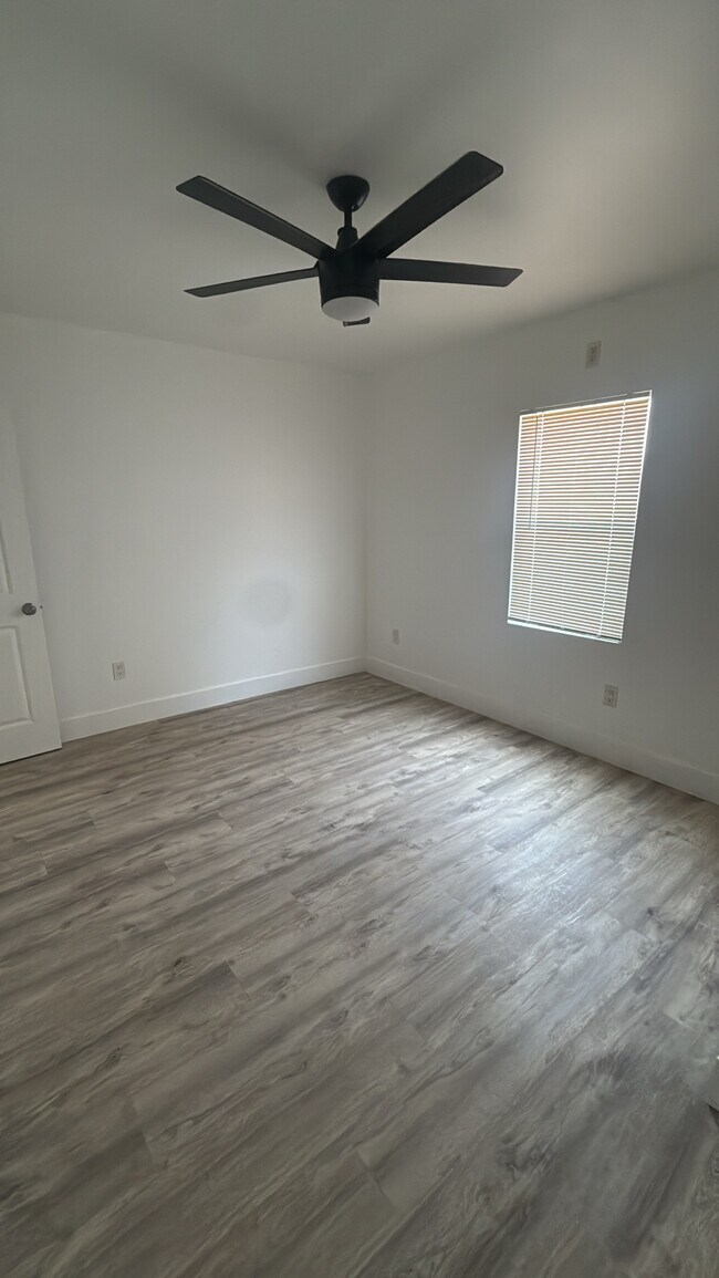 Building Photo - 4606 S Normandie Ave