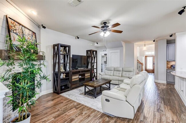 Building Photo - 2500 Charolais Ct