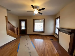 Building Photo - 295 E 19th Ave