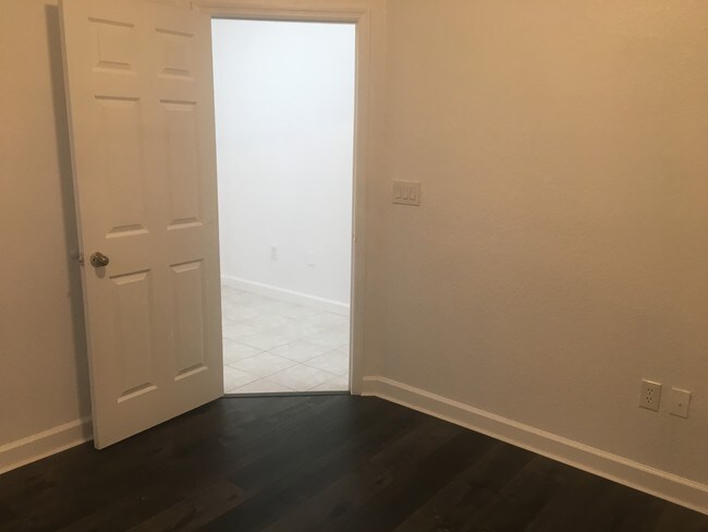 Building Photo - 1398 NE 33rd Ave