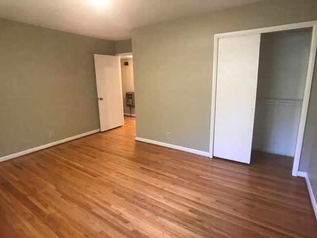 Building Photo - Comfortable 3 Bedroom/1 Bath Home in Fores...