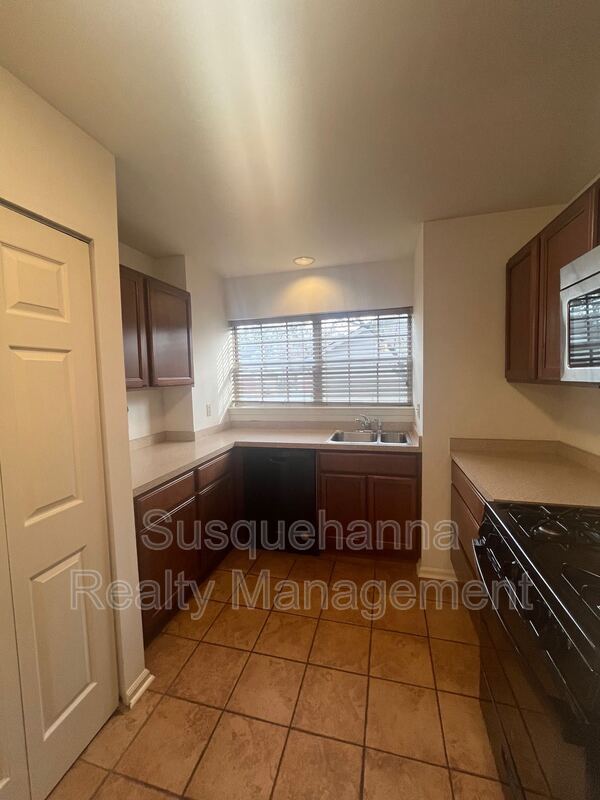 Building Photo - 68 Shady Ln