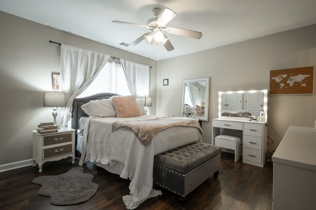 Building Photo - Woodlands Unit 237 - Available NOW