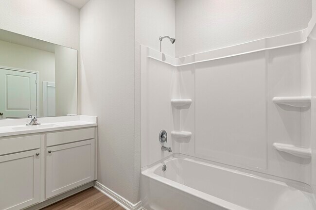 Building Photo - 412 Polly Grv Dr