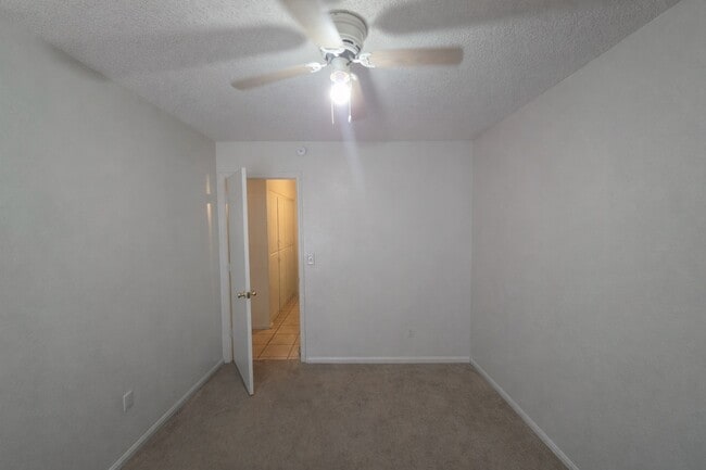 Building Photo - 1625 W Hillside Pl