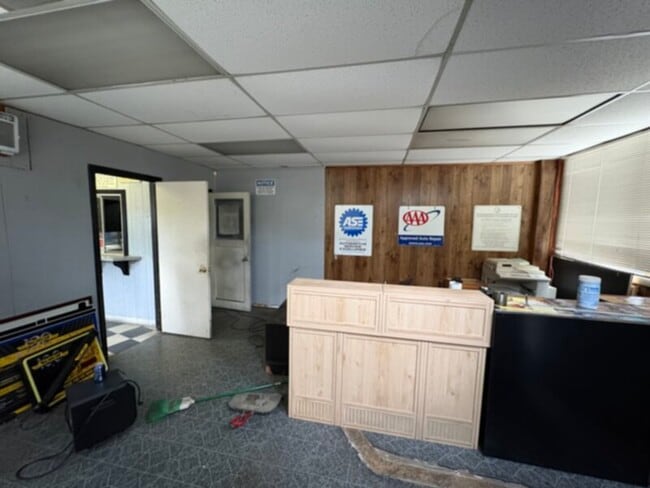 Building Photo - Automotive Commercial Warehouse for Lease