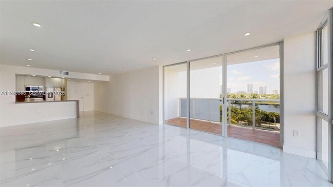 Building Photo - 3625 N Country Club Dr