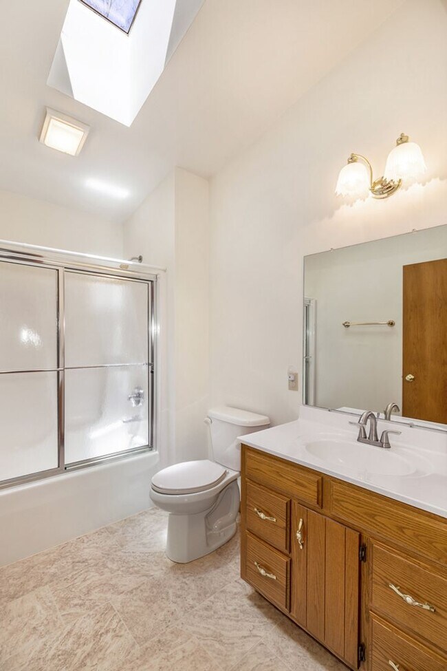 Building Photo - 151-163 E Jones