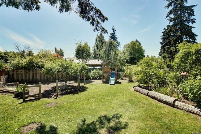 Building Photo - 4Bd/1.75Ba Seattle Home