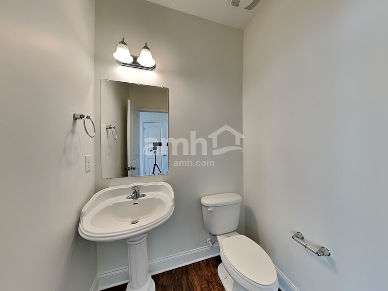 Building Photo - 1018 Forest Way Ct