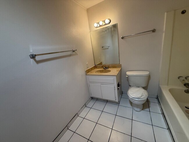 Building Photo - Victorville - 3 Bedrooms, 2 Bathrooms, New Paint, New Blinds, Tile Floors