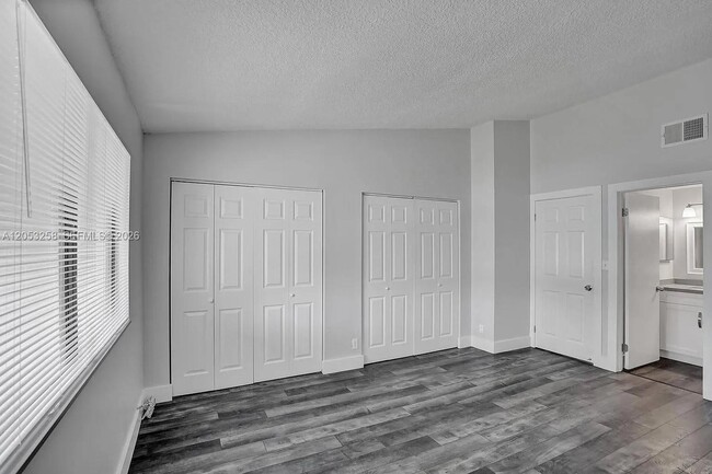 Building Photo - 5084 S University Dr