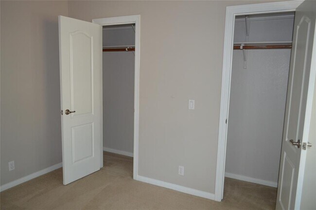 Building Photo - 4200 Dot Dr