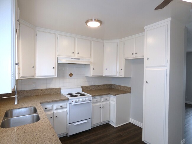 Building Photo - 9318 Artesia Blvd