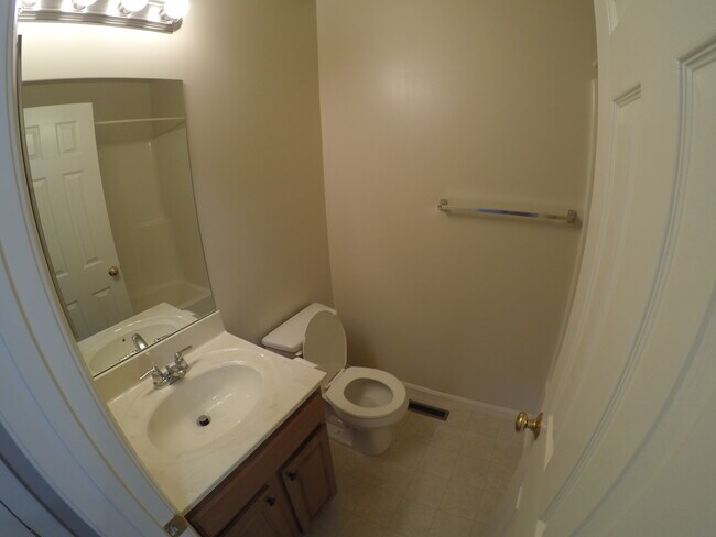 Building Photo - 2123 Quail Hollow Dr