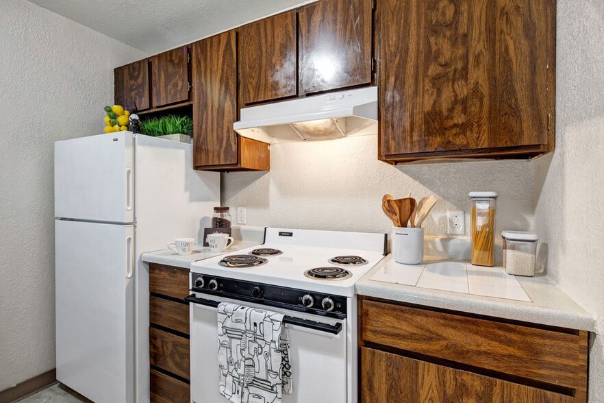 The Greenbriar Apartments - Kitchen - The Greenbriar