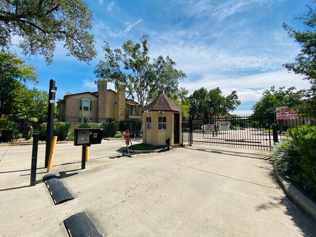Building Photo - 2120 El Paseo St