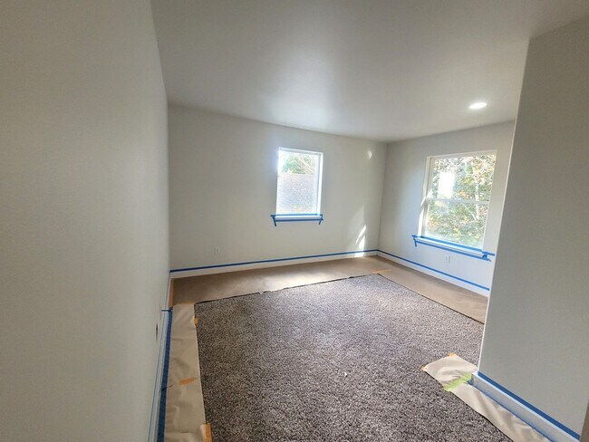 Building Photo - Spacious Four Bedroom Home with Bonus Room...