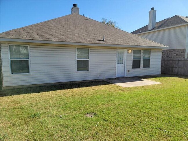 Building Photo - 3/2/2 coming soon in Burleson