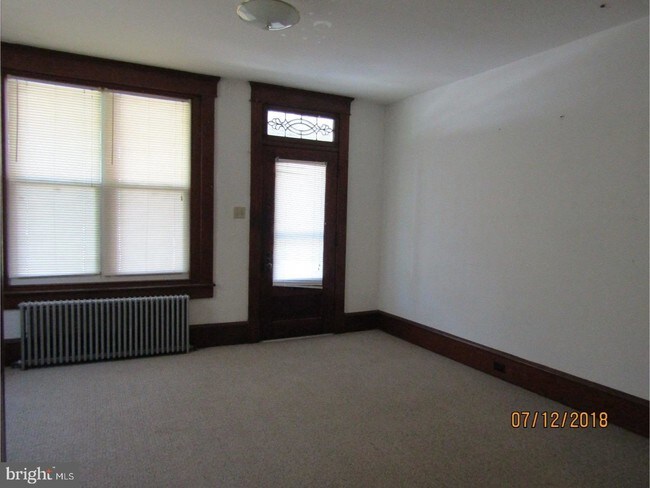 Primary Photo - 114 W Main St