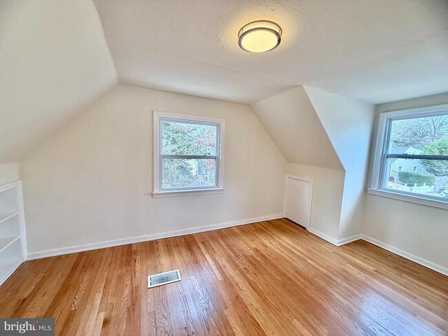 Building Photo - 2415 Fairhaven Ave