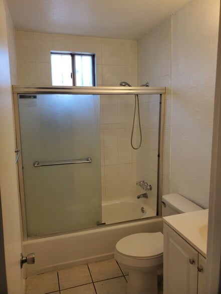 Building Photo - 1370 S Thomas St