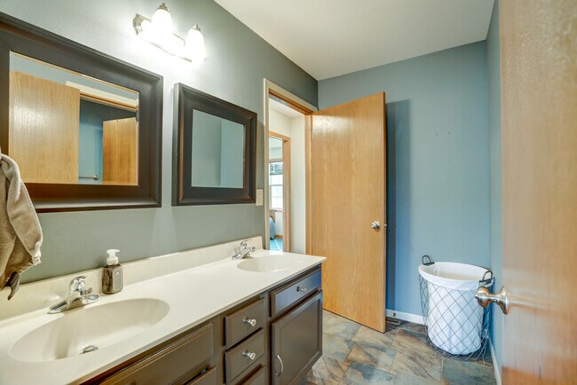 Building Photo - 4605 Pawnee Pass