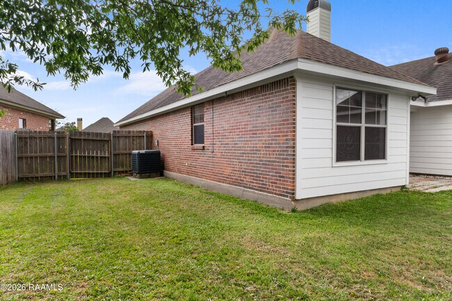 Building Photo - 106 Country Mile Dr