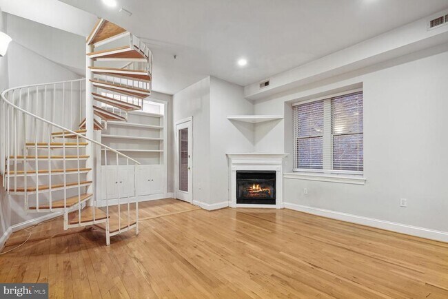 Building Photo - 1417 Chapin St NW