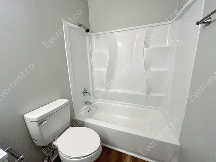 Building Photo - 414 Miller St