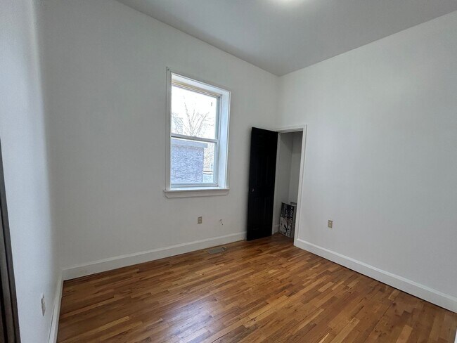 Building Photo - 2823 W Girard Ave