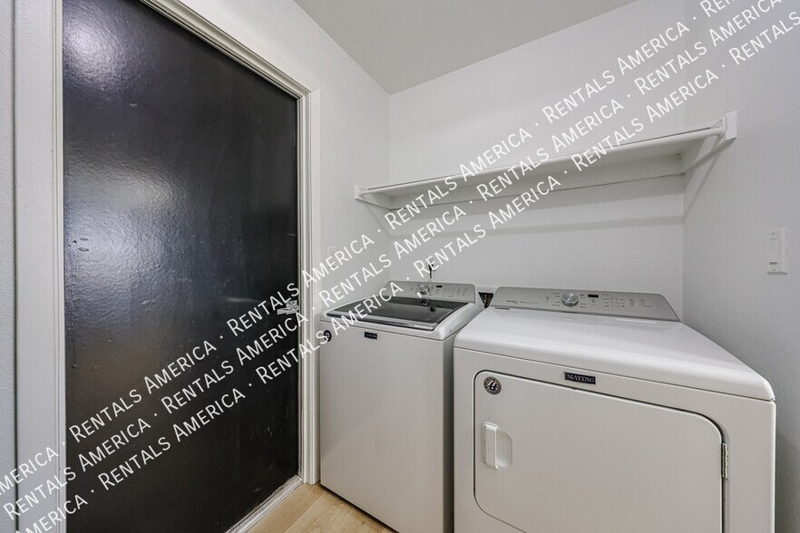Building Photo - 10642 N 47th Dr