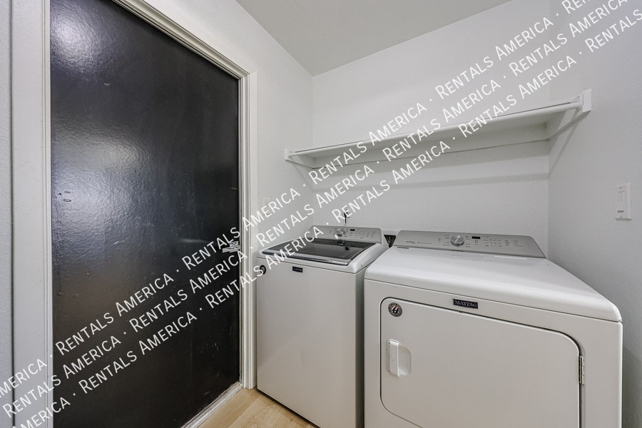 Building Photo - 10642 N 47th Dr
