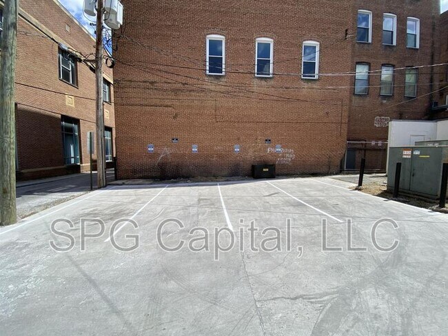 Building Photo - 5 Center Square