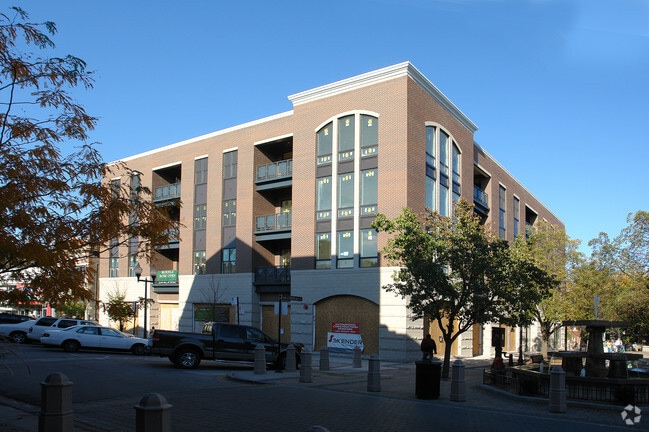 Building Photo - Fountain View