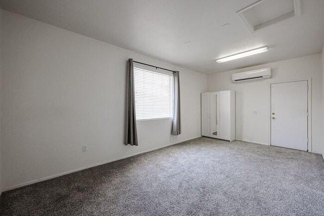Building Photo - Lovely 4Bedroom/2Bath in the Heart of Chandler