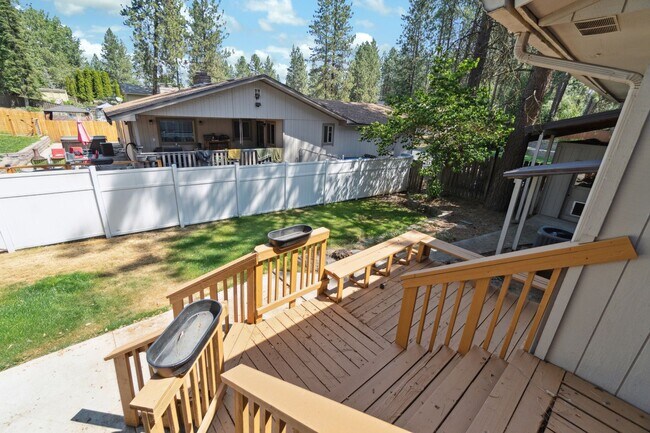 Building Photo - Beautiful Single Family Home Located In In...