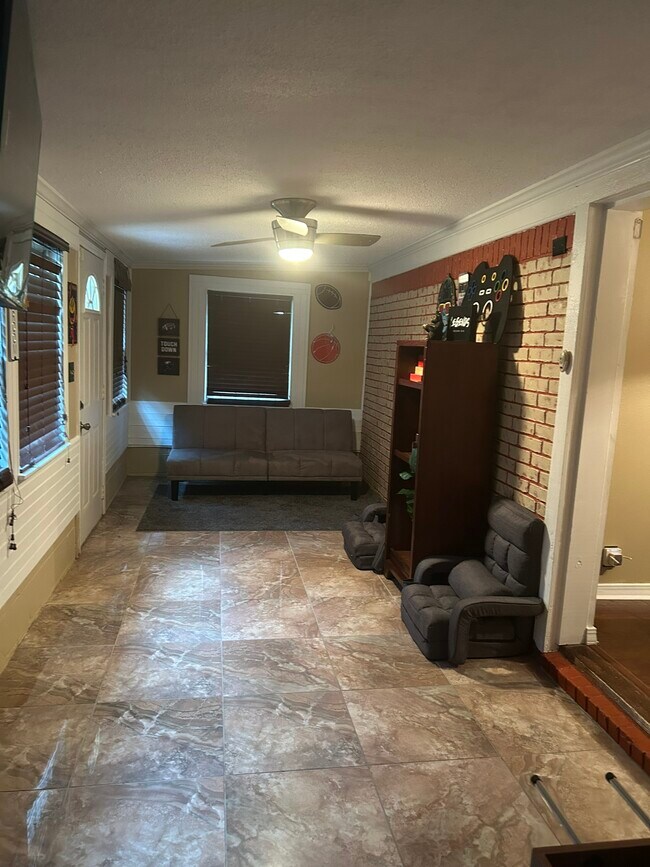 Building Photo - 331 Buena Vista Rd