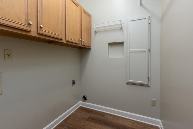 Building Photo - 1060 Island Dr