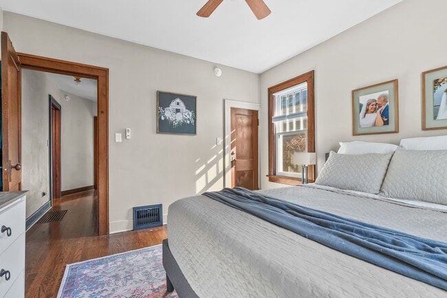 Building Photo - Charming 2-Bedroom Home for Rent in the He...
