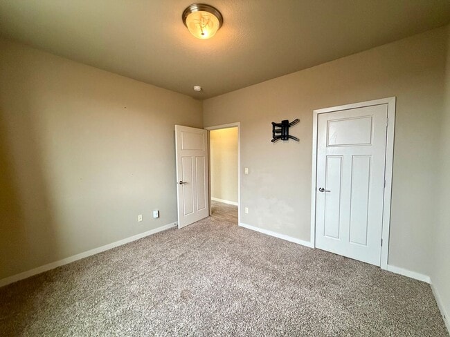 Building Photo - 3909 W 48th Ave