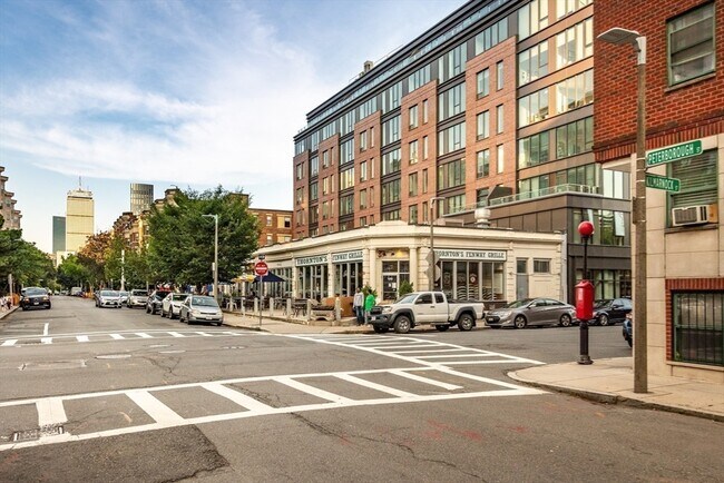 Building Photo - 108 Peterborough St