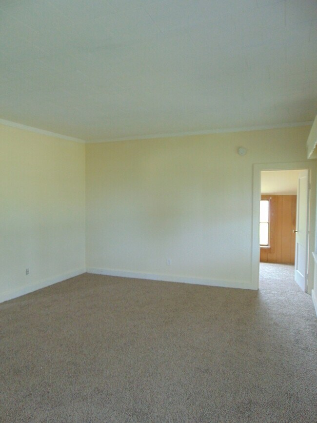 Building Photo - Water-Front Living