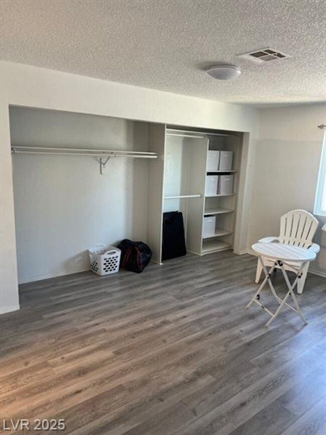 Building Photo - A very Nice and Clean 2 Bedroom, 2 Bathroo...