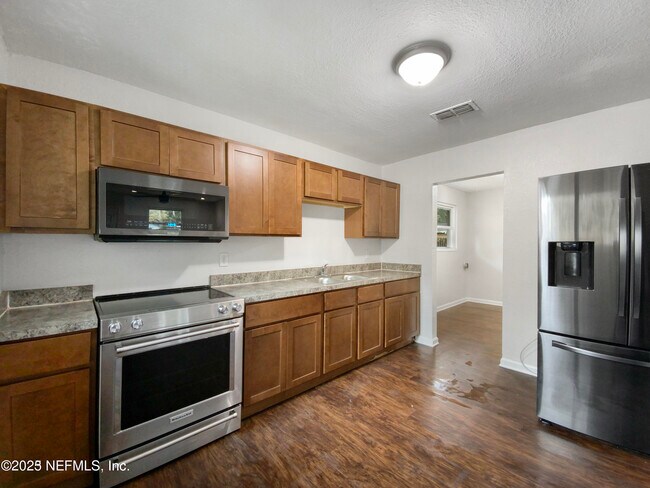 Building Photo - 2535 La Trelle Ct