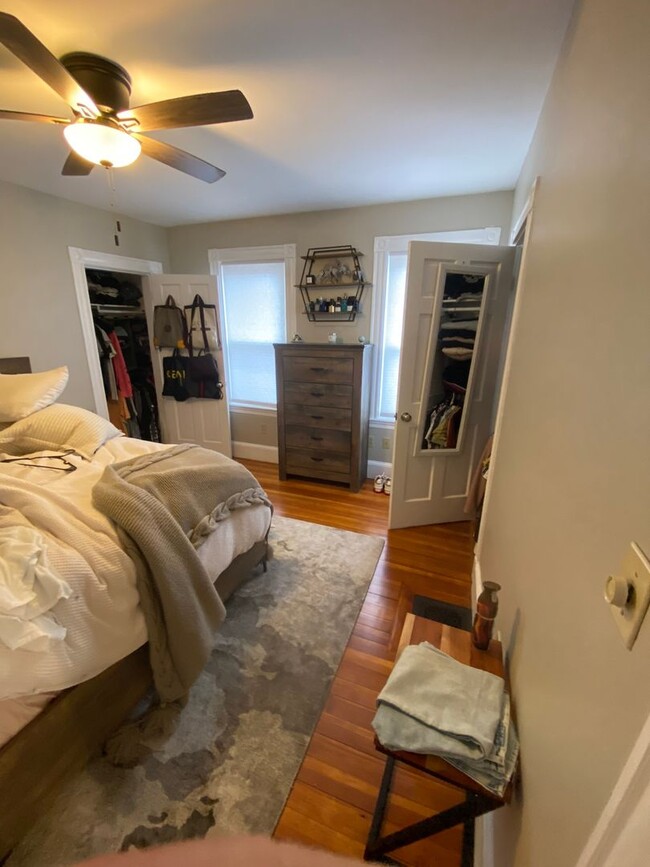 Building Photo - Huge 4 bed unit in Quincy